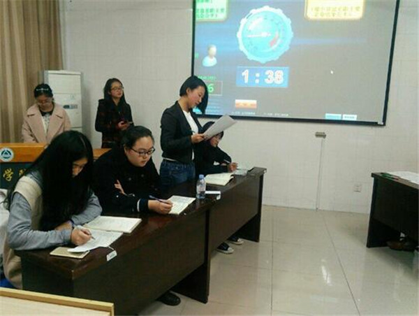 公司辩论队参加“江南之春”第十五届校级辩论赛初赛