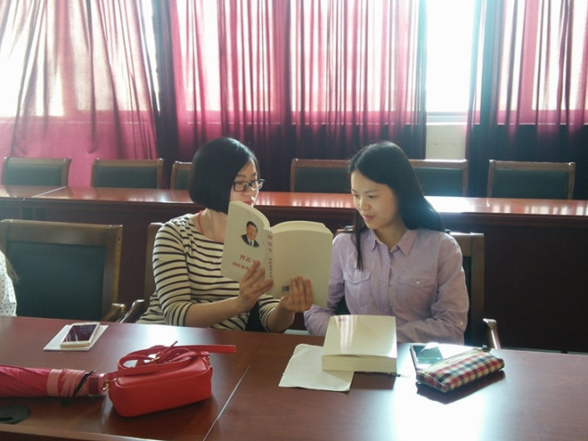 2013员工党支部召开“两学一做”理论学习交流会
