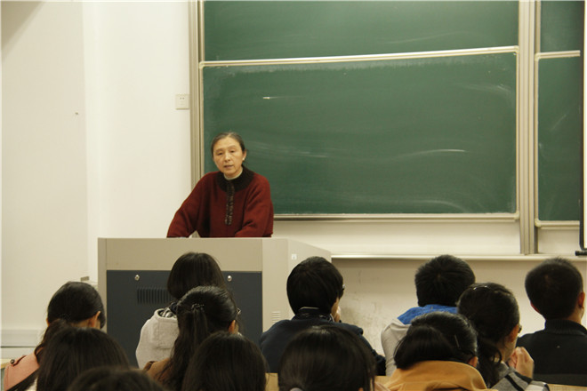 云顶国际官方网站形势与政策课之老员工反腐倡廉教育